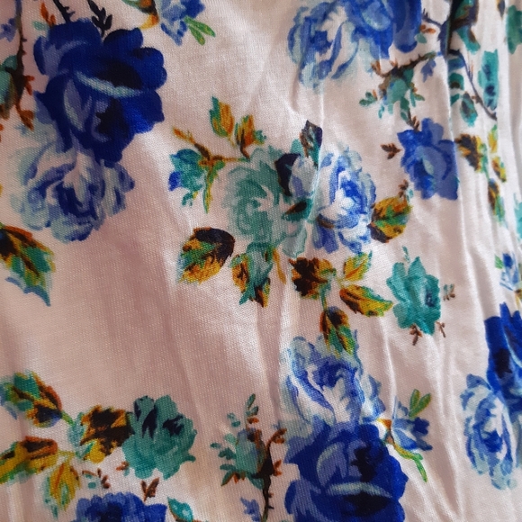 Floral tank top with sheer back - Picture 4 of 6